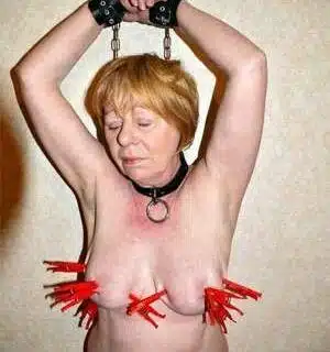 Devote Oma sucht dominanten Herrn